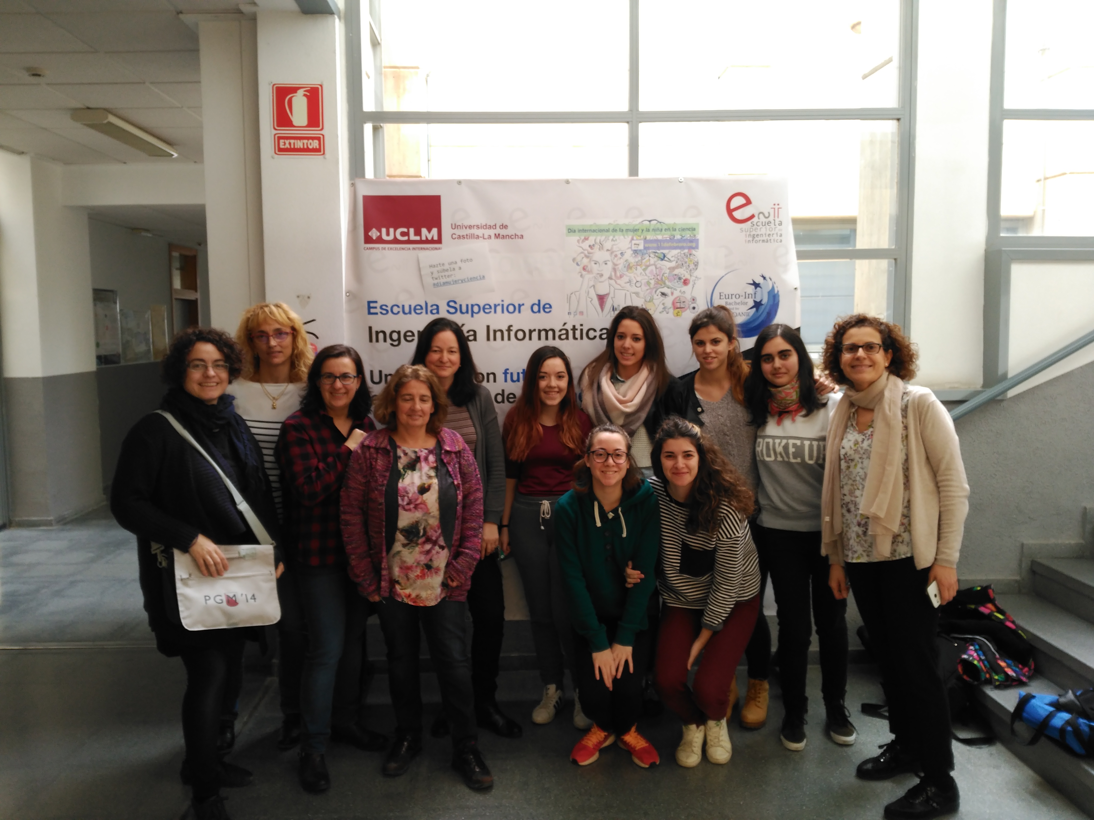 Alumnas y profesoras de la Escuela Superior de IngenierÃÂÃÂ­a de Albacete se unen a la celebraciÃÂÃÂ³n del #diamujerciencia @11febreroES