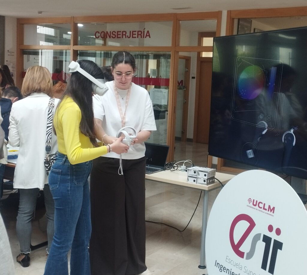 Alumna probando Gafas de Realidad Virtual